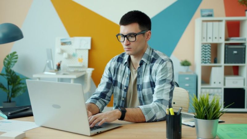 Лучшие телеграм-каналы для IT-фрилансеров: как найти заказчиков без мошенников