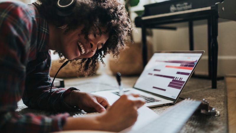 Как выбрать первую фриланс-платформу в Беларуси и начать зарабатывать удалённо
