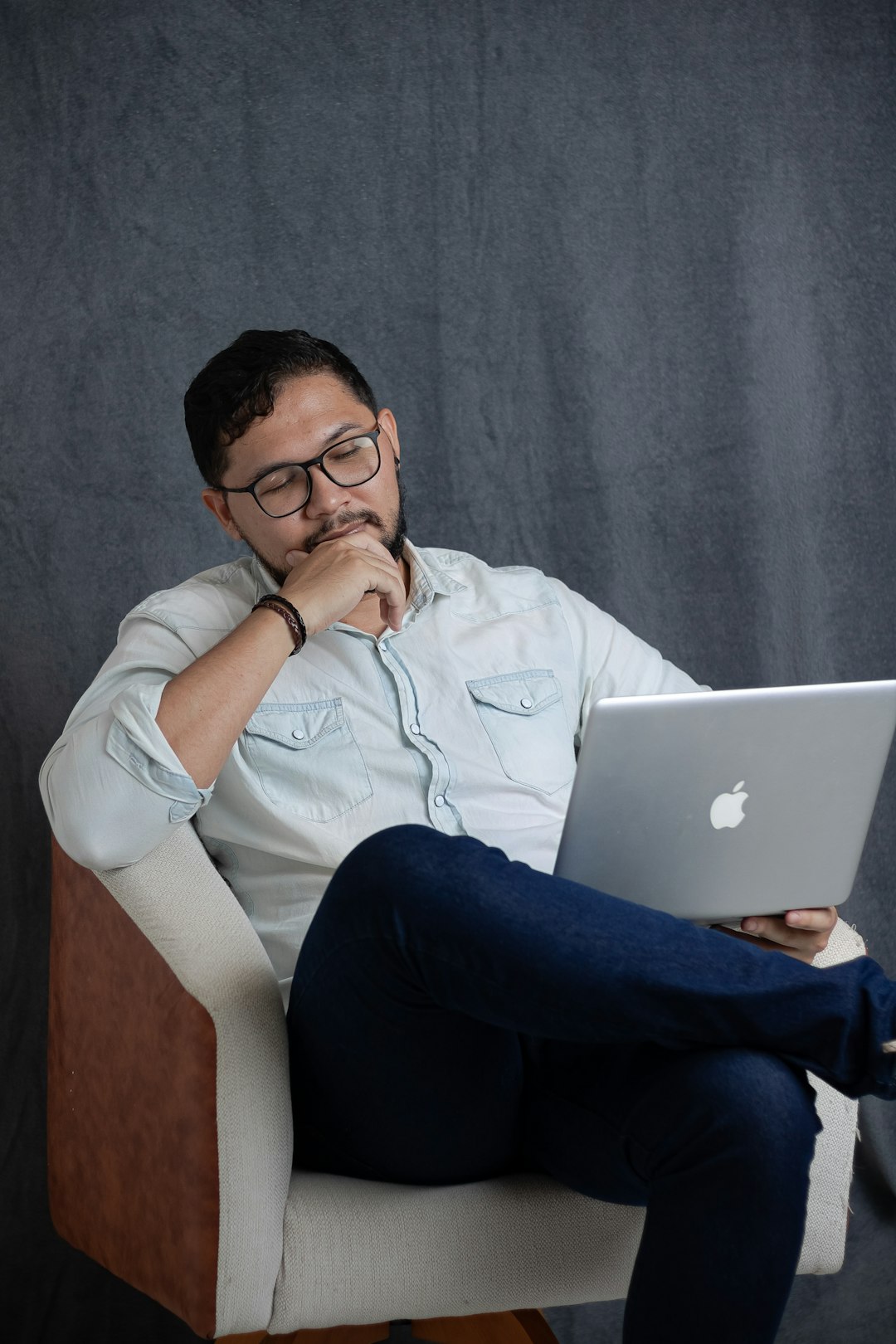 Как искать удалённую работу для дизайнеров: лучшие фриланс-платформы и советы по поиску заказов