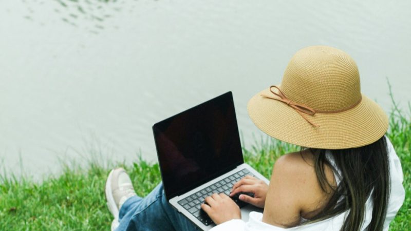 Удаленная работа: как найти вакансии на дому и зарабатывать фрилансом без офиса